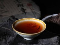 2008年的老班章普洱茶餅生茶缺了一塊值錢嗎？